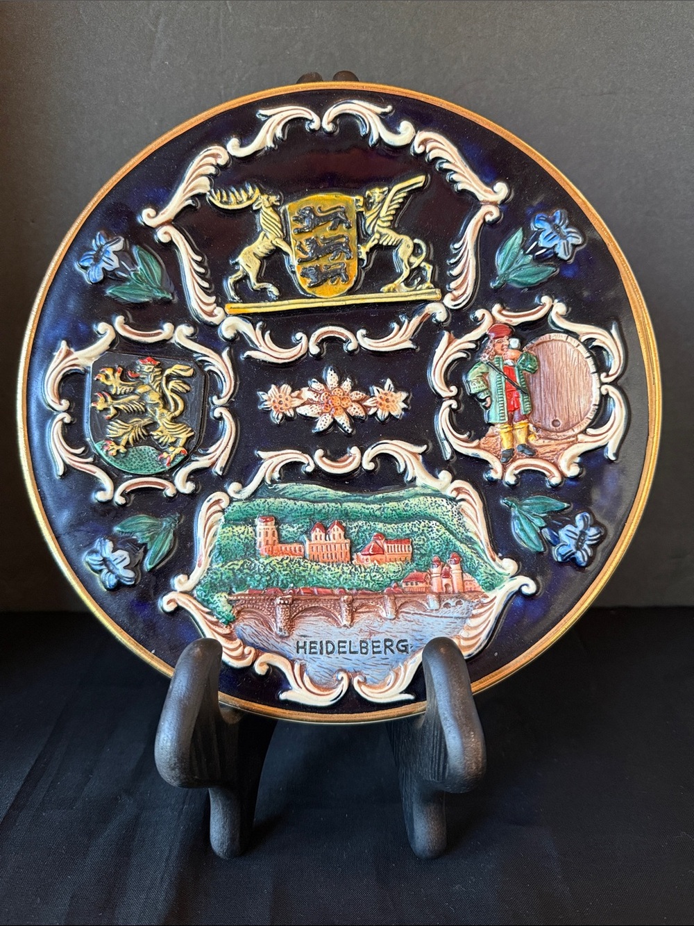 Beautiful Vintage Wellan West Germany Munich
Souvenir Plate.